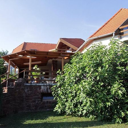 Voeroesko Apartmanhaz Revfulop Bagian luar foto