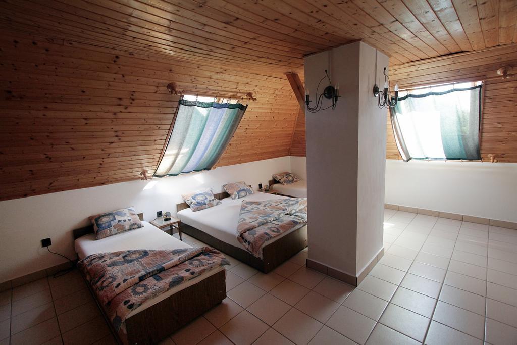 Voeroesko Apartmanhaz Revfulop Ruang foto