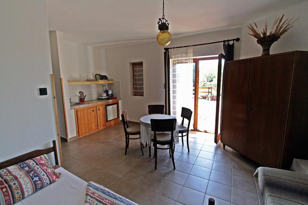 Voeroesko Apartmanhaz Revfulop Ruang foto