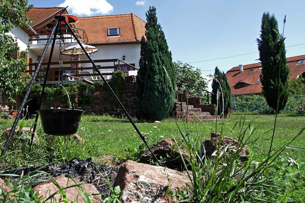 Voeroesko Apartmanhaz Revfulop Bagian luar foto