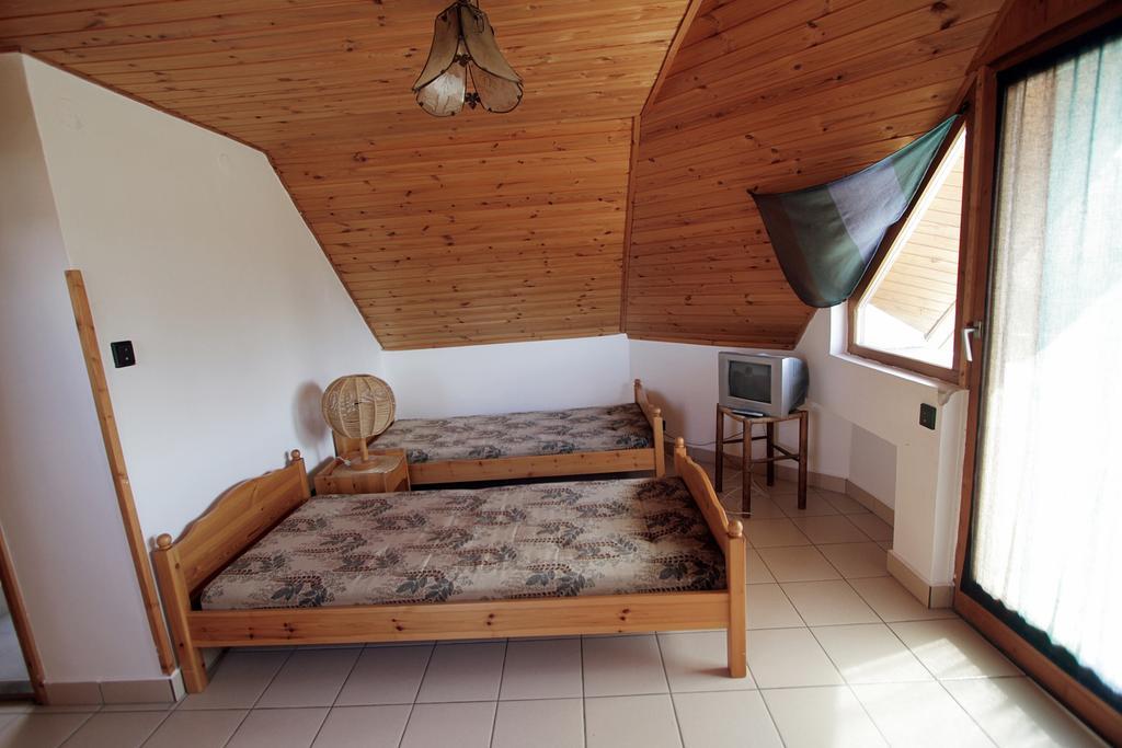 Voeroesko Apartmanhaz Revfulop Ruang foto