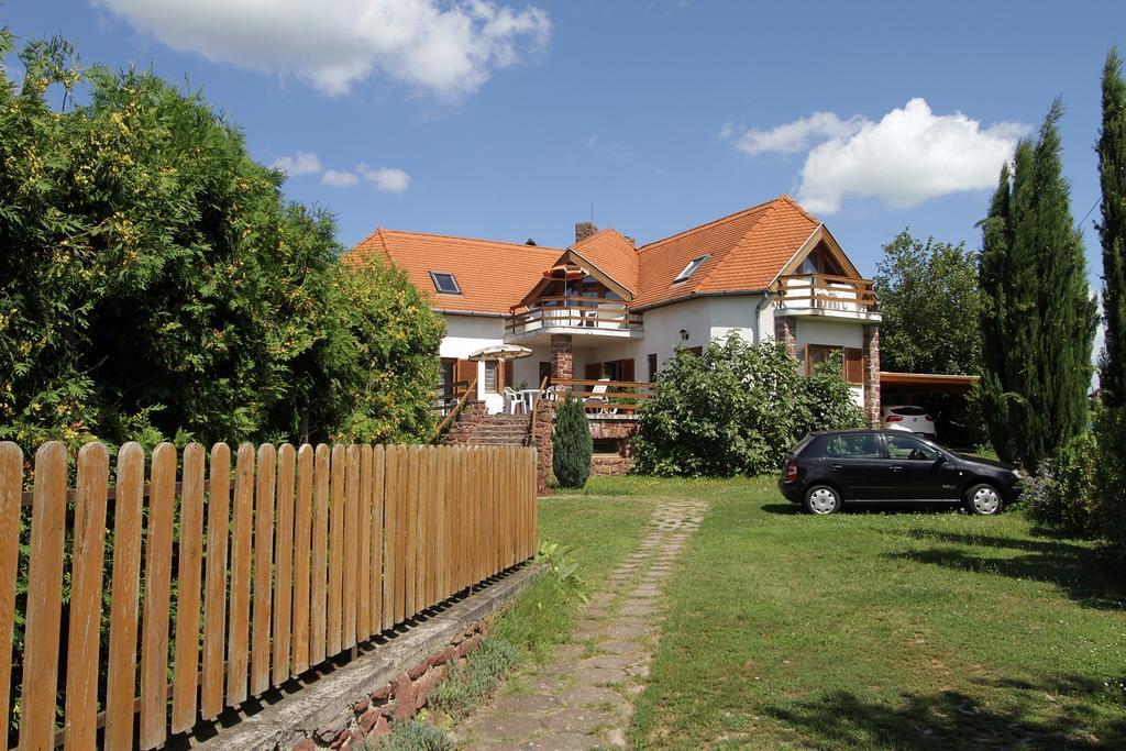 Voeroesko Apartmanhaz Revfulop Bagian luar foto