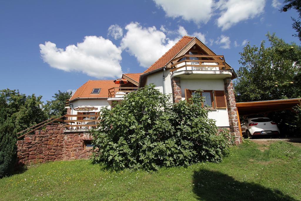 Voeroesko Apartmanhaz Revfulop Bagian luar foto