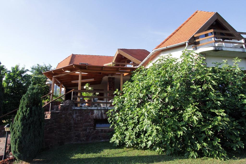 Voeroesko Apartmanhaz Revfulop Bagian luar foto